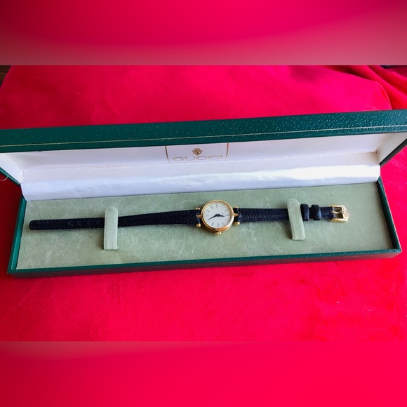 Ladies GUCCI watch VERY CUTEβ€οΈππ - Picture 7 of 12